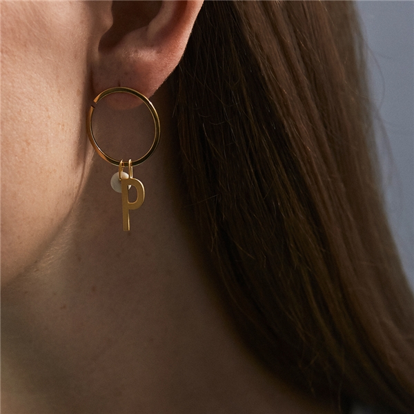 Design Letters Earring Hoops 24 mm Gold (Bild 3 von 3)